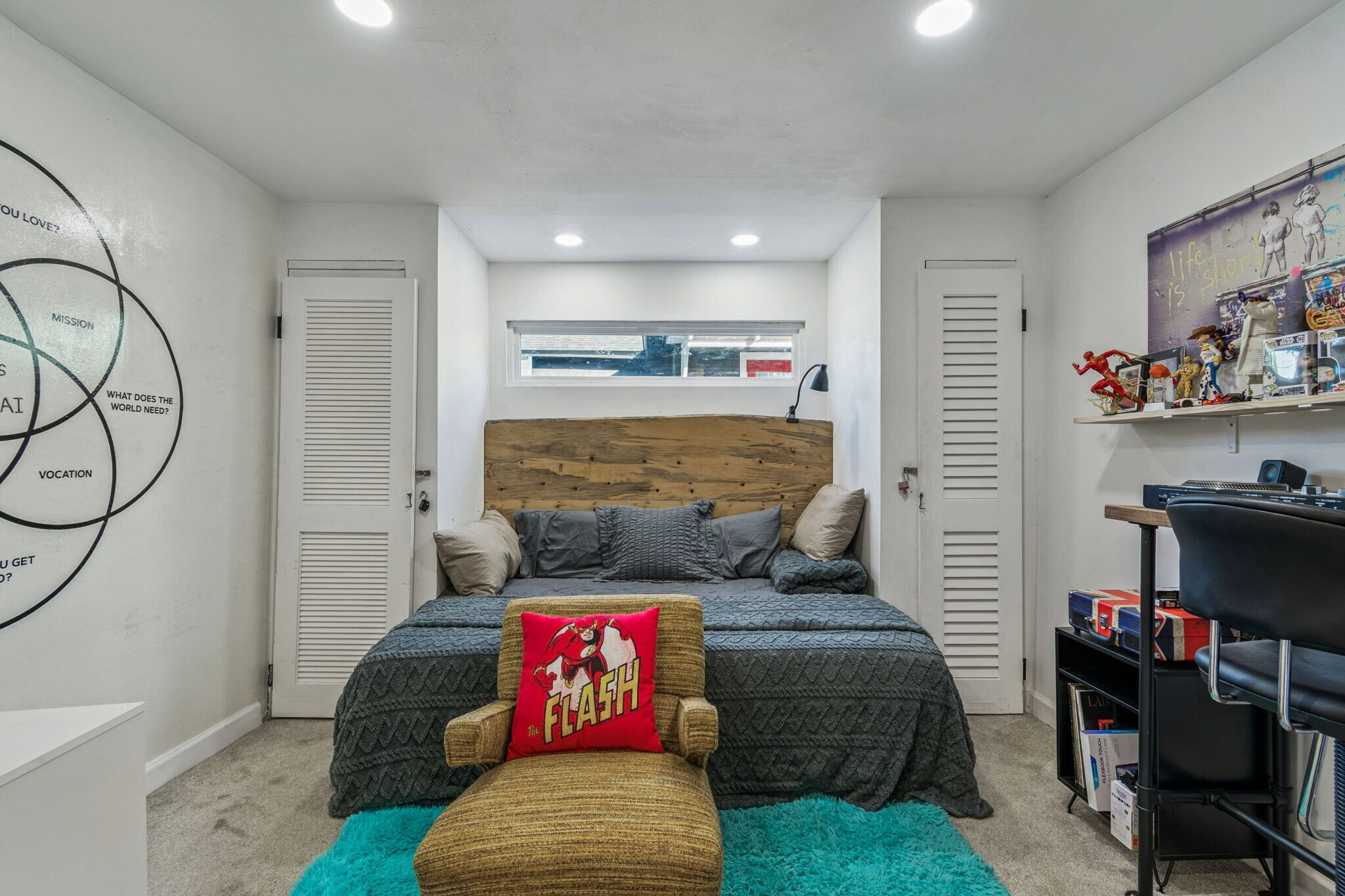 Building Photo - 1034 Queen St N