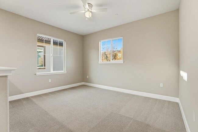 Building Photo - 1818 Tarragon Dr