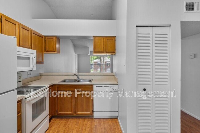 Building Photo - 5461 Lake Margaret Dr