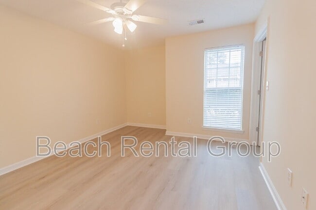 Building Photo - 3795 Hitchcock Way