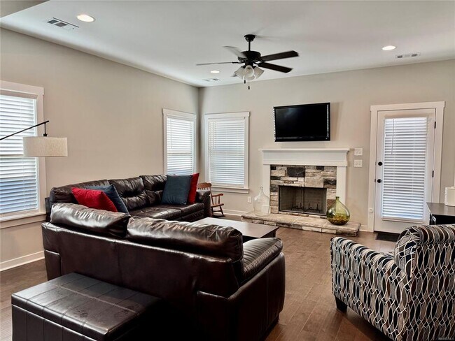 Building Photo - 275 Hedgefield Dr