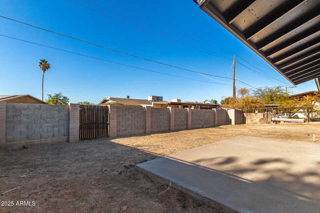 Building Photo - 2242 W Pecan Rd