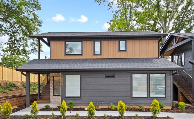 Building Photo - Medford Mews, Carriage House 317