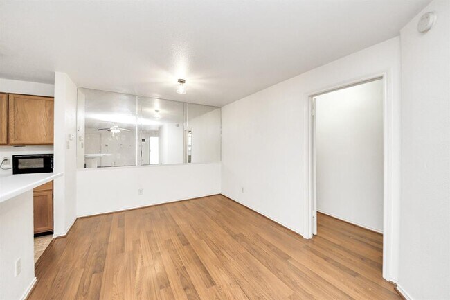 Building Photo - 10757 Braes Bend Dr