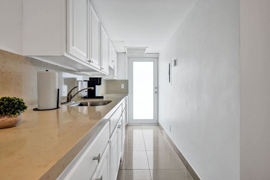 Building Photo - 905 N Federal Hwy