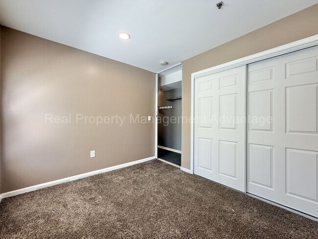 Building Photo - Rare and Modern Downtown Southfield Condo with 3 Beds, 2.5 Baths + 2-Car Garage