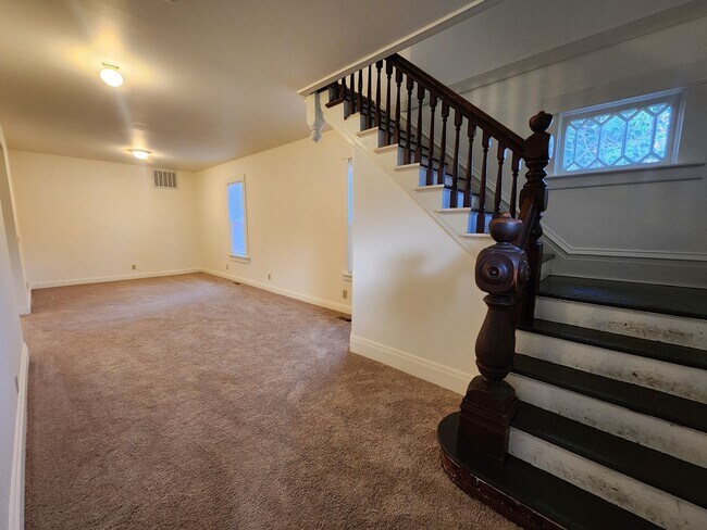 Building Photo - 1215 High St