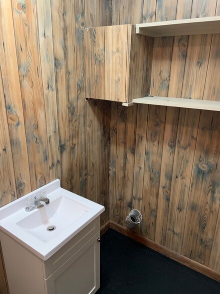 Building Photo - 614 N 13th Ave