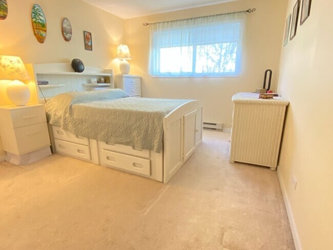 Building Photo - 1019 N Boxwood Dr