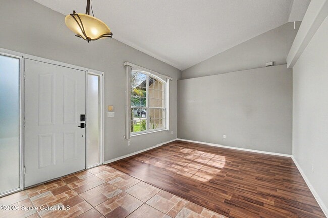 Building Photo - 722 Falls Creek Dr