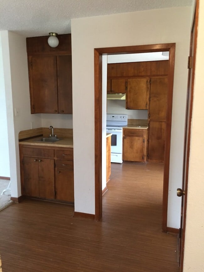 Building Photo - 3 Bedroom 1.75 Bath with a Spacious Lot