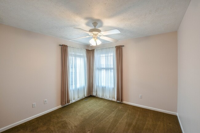 Building Photo - Pet Friendly Near i24!