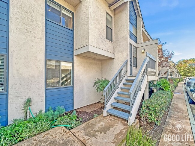 Building Photo - Beautiful 2BD/2.5BA W/ Updated Kitchen, and Attached Garage in Bay Ho!