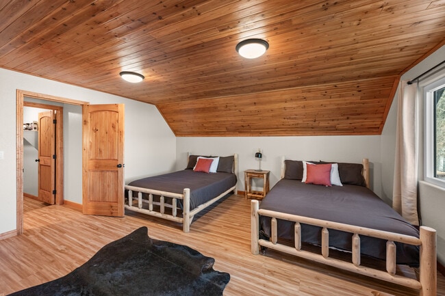 Building Photo - 1025 E Country Club Blvd