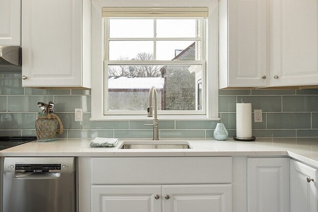 Building Photo - 13 Broadway Ave