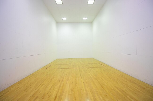 Building Photo - Fully Furnished 2-Bedroom + Office, 2-Bath...