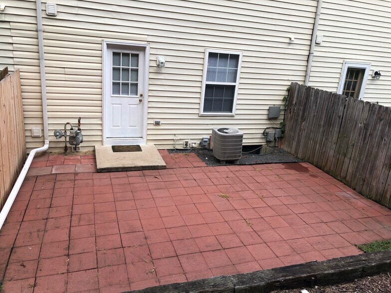 Patio - 433 Ridgefield Ave