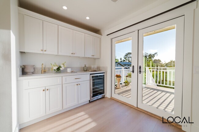 Building Photo - 801 N Rios Ave