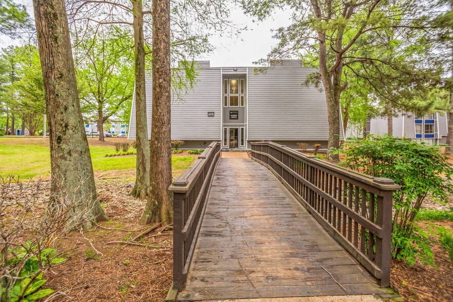 Building Photo - Summer Trace Apartments