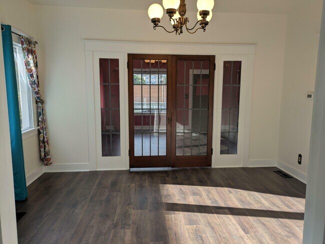 Building Photo - 3709 Hoyt Ave