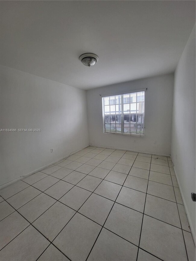 Building Photo - 605 Euclid Ave