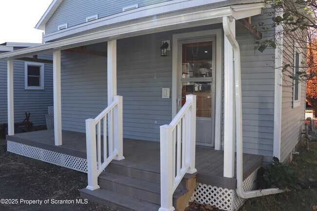 Building Photo - 712 W Lackawanna Ave