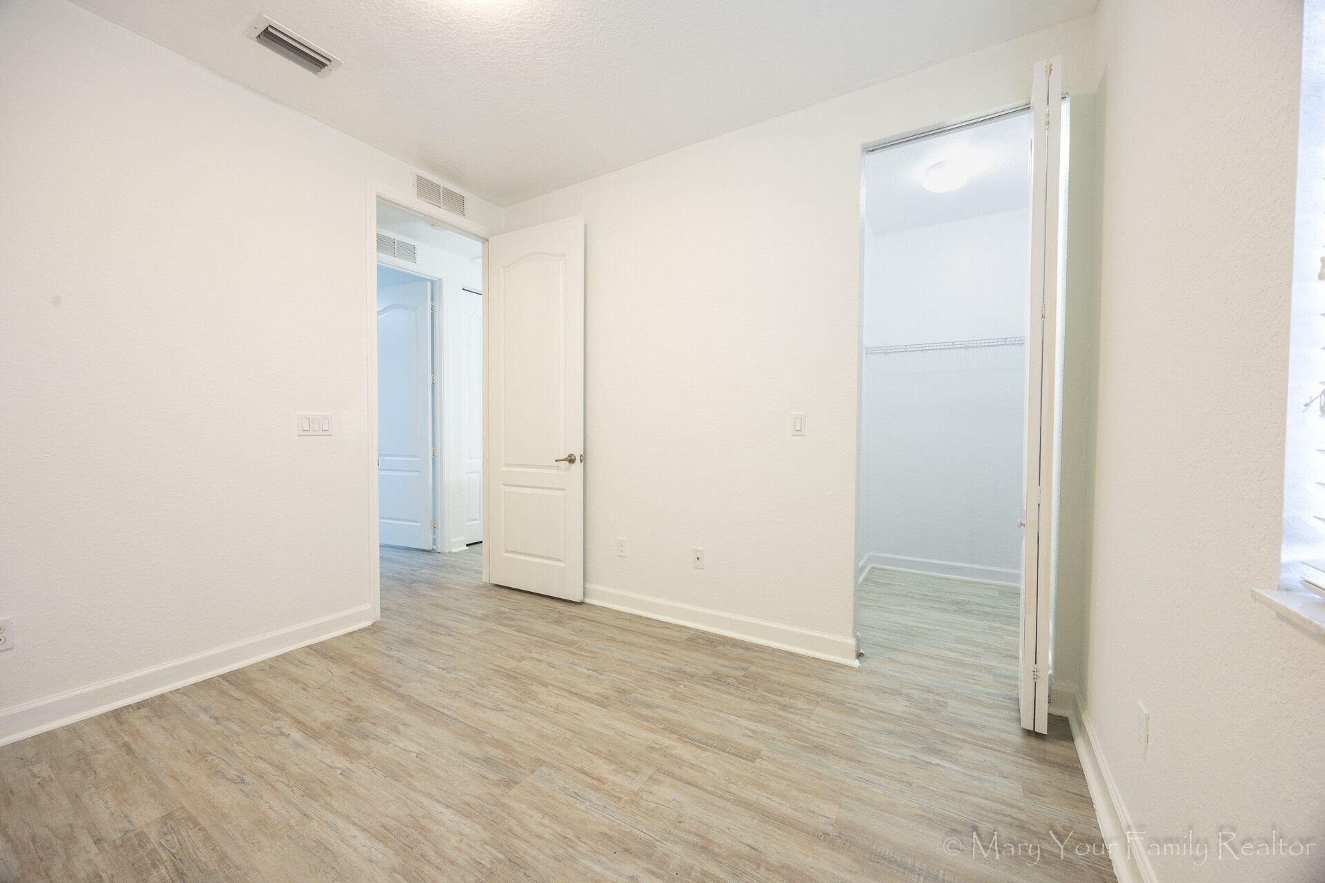 Building Photo - 3841 Aspen Leaf Dr