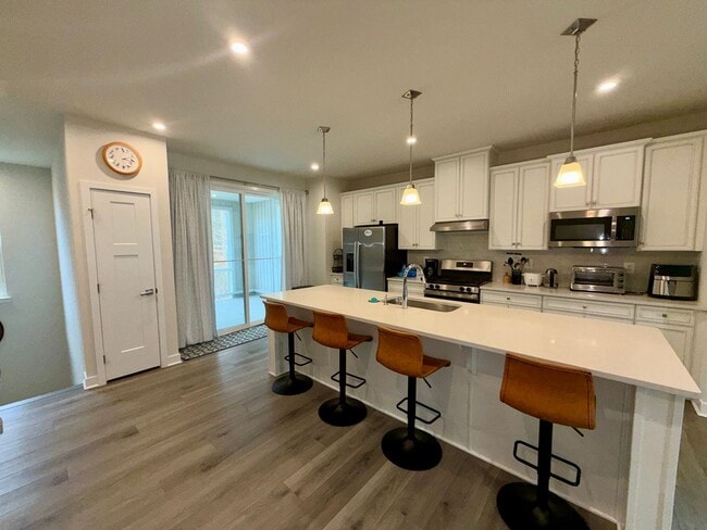 Building Photo - Welcome to the Village at Pine View!