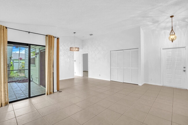 Building Photo - 2533 Bedford Mews Dr