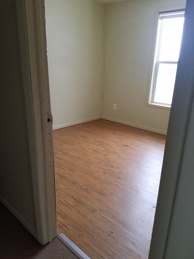 Building Photo - 1013 Dewey Ave NE