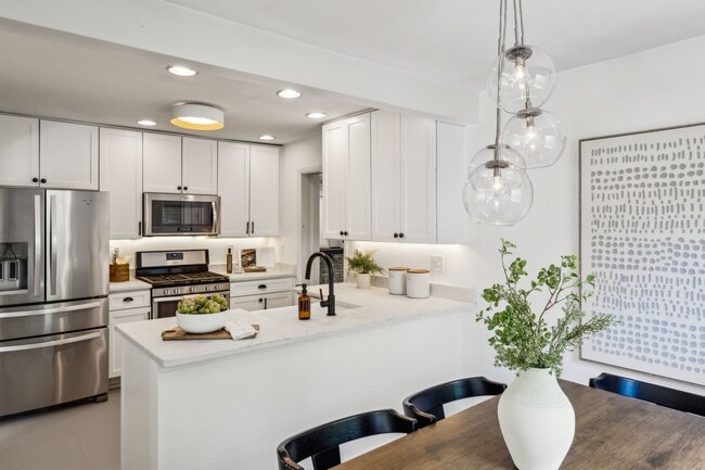 Building Photo - 2129 Arlington Ave NE