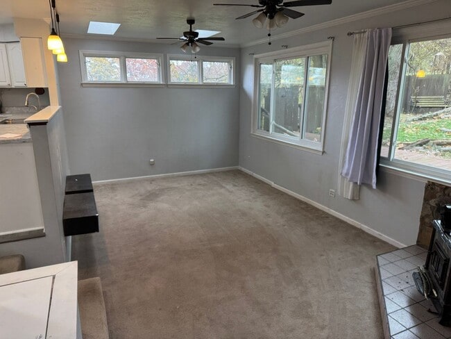 Building Photo - Spacious Private Oasis - 3 Bedroom 2 Bathr...