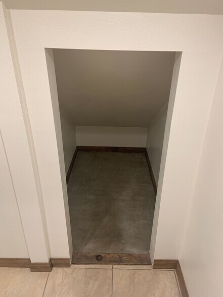 Building Photo - 305 E Valencia Ave