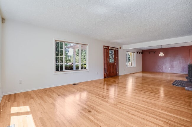 Building Photo - Beautiful 4 Bed, 2 Bath Rental Home in Hap...