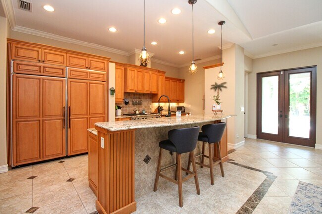 Building Photo - ** THE MOORINGS ** SINGLE FAMILY HOME 3 PL...