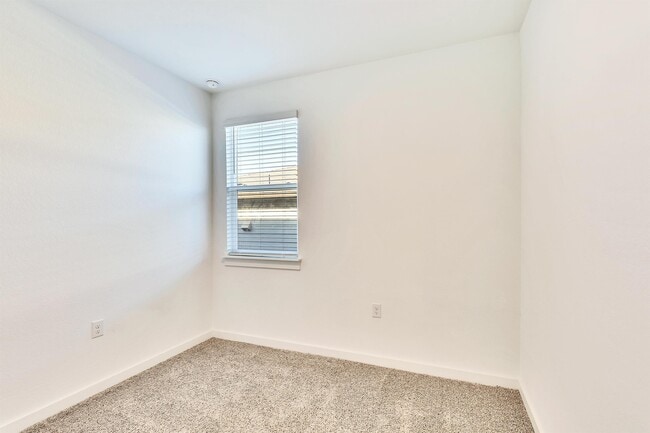 Building Photo - 13920 Lubeck Dr