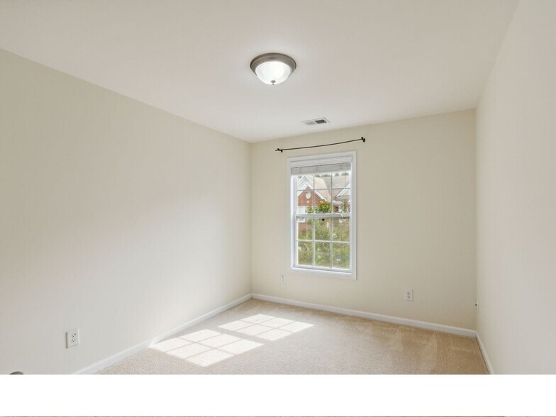 Building Photo - 1652 Coleville Oak Ln