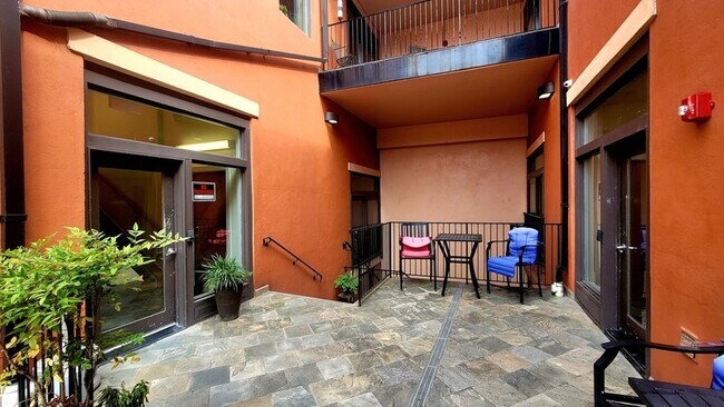 Building Photo - 613 N Lombardy St