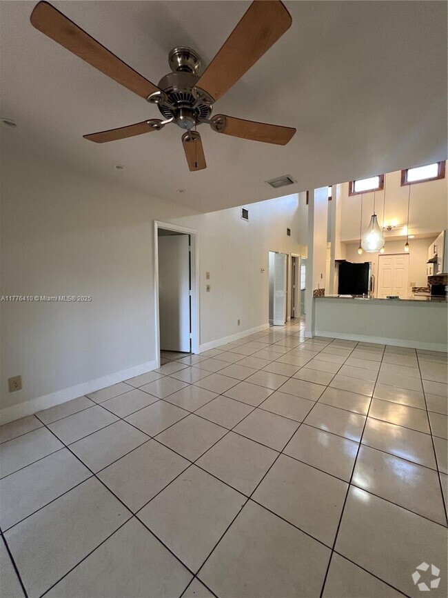 Building Photo - 6944 SW 40th Ct