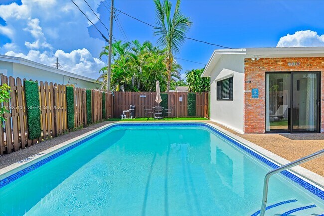 Building Photo - 1204 NE 7th St