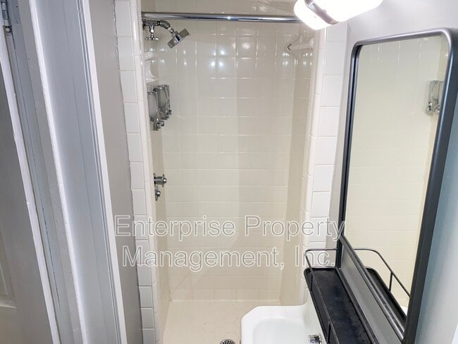 Building Photo - 451 S Reese St