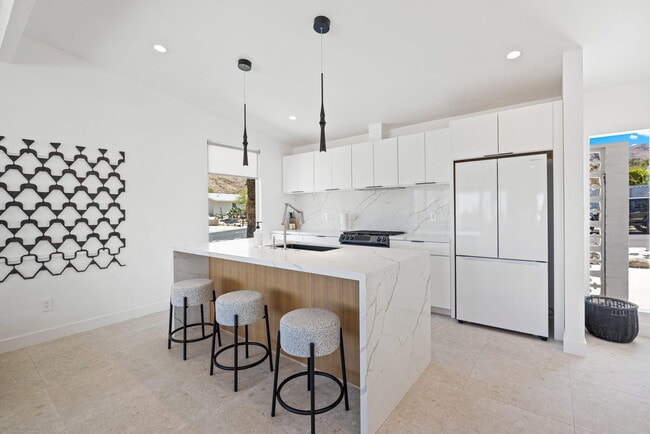 Building Photo - 38951 Bel Air Dr