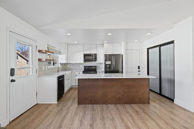 Building Photo - 1572 S Bridle Path Loop