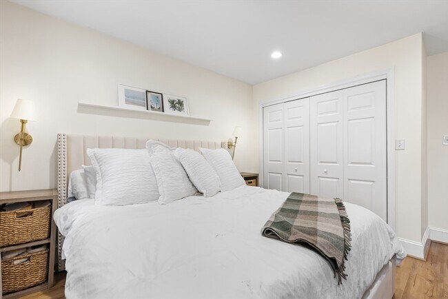 Building Photo - 171 H St