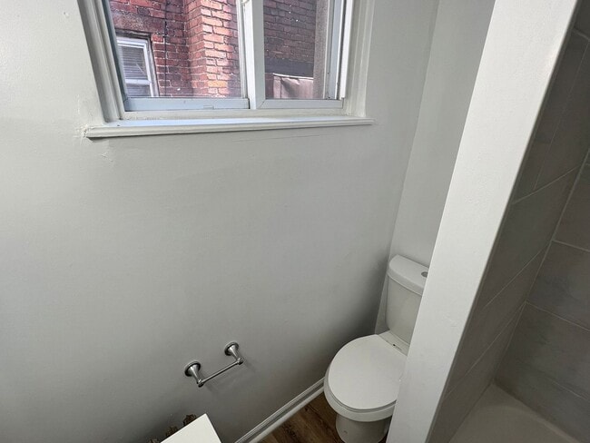 Building Photo - Huge 3 Bedroom with a FINISHED Basement!