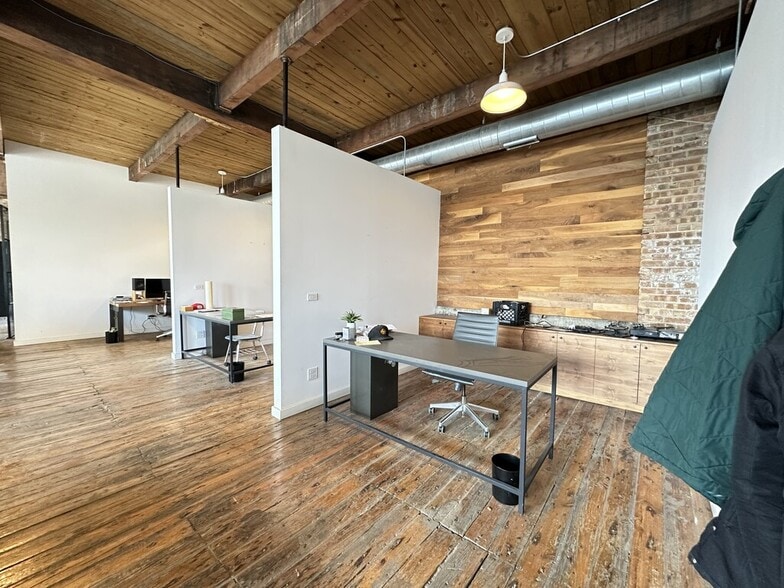 Building Photo - 3124 W Carroll Ave