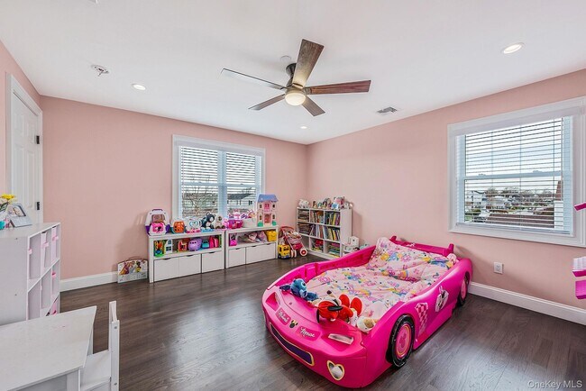 Building Photo - 449 Nassau Ave