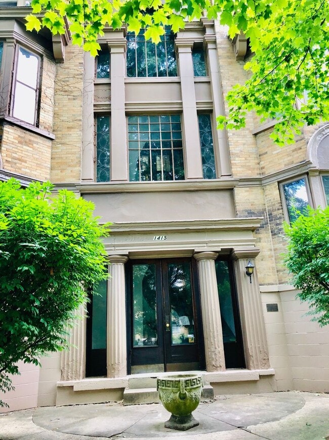 Building Photo - Saint James Ct