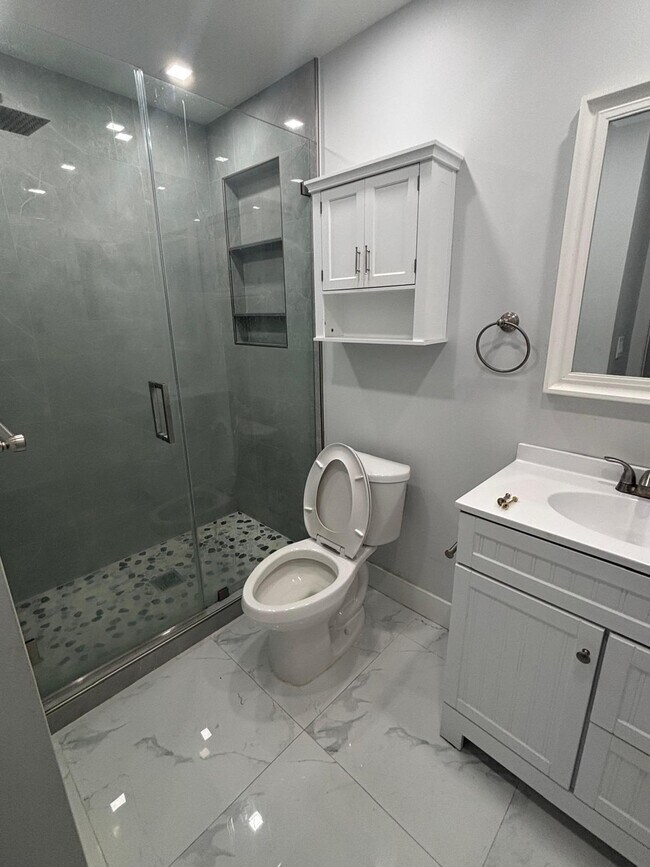Building Photo - 2860 Coral Springs Dr