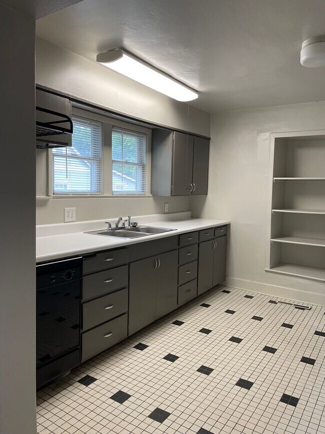 Building Photo - 4 Bed 2 Bath Old Town Fort Collins Home on Corner Lot